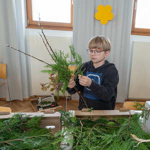 Kath. Jungschar der Pfarre Kirchdorf an der Krems übernahm heuer erstmals das Palmbuschen-Binden. 