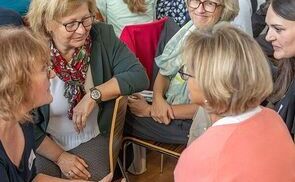 Bei der Startveranstaltung des Dekanats Reichersberg war Zeit für Fragen und für Austausch.