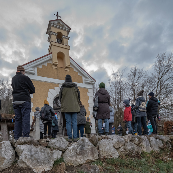 Auferstehungsfeier in der Pfarre Kirchdorf Von Pfarrkirche zum KalvarienbergkircheFoto Jack Haijes