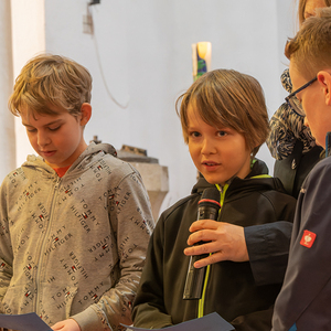 Am Nachmittag des Gründonnerstags fand eine Abendmahlfeier für Kinder in der Pfarrkirche statt.
